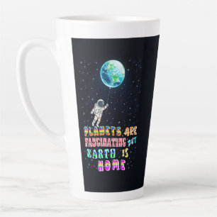 Taza De Café Latte Los planetas son fascinantes pero la Tierra es hog