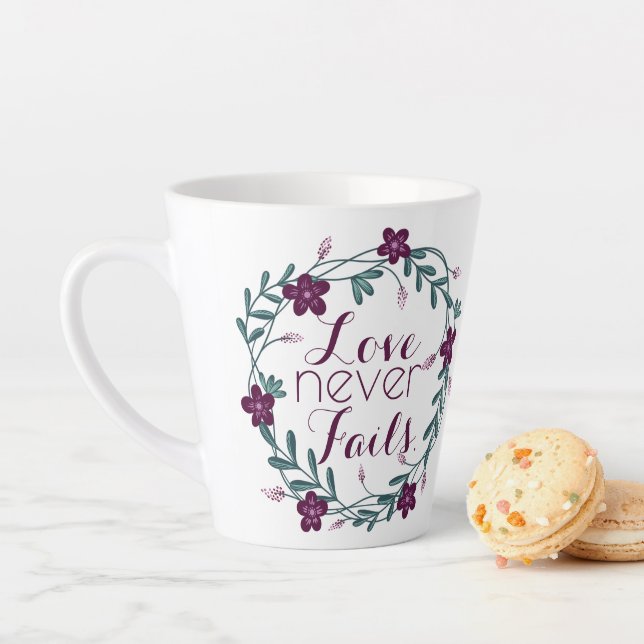 Taza De Café Latte Love Never Fails Latte Mug (In situ)