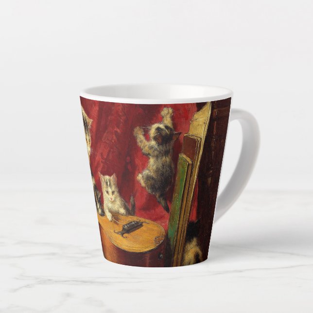Taza De Café Latte Madre gata y gatitos jugando con guitarra (Ángulo derecho)