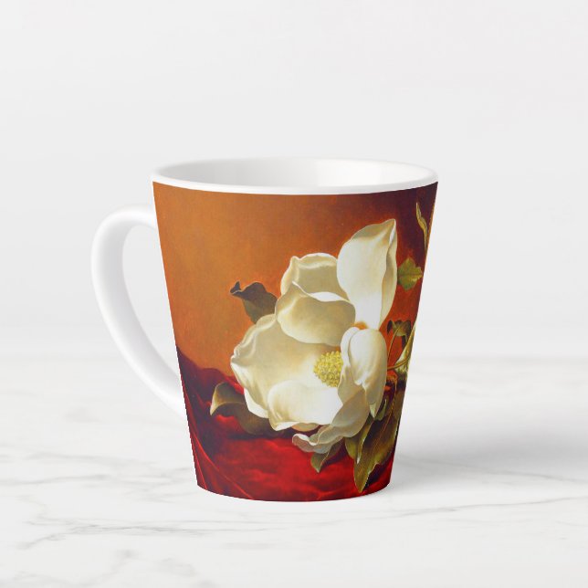 Taza De Café Latte Magnolia en Terciopelo Rojo Martin Johnson Heade (Ángulo izquierdo)