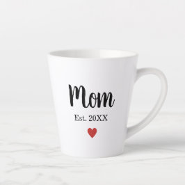 Taza De Café Latte Mamá minimalista. Corazón del año pequeño