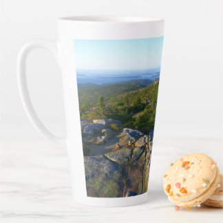 Taza De Café Latte Mañana en la cima de Cadillac Mountain en Acadia