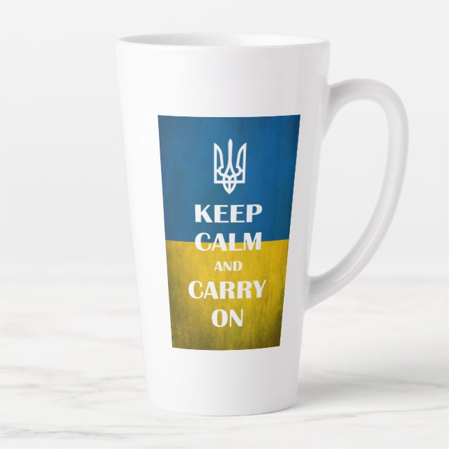 Taza De Café Latte Mantengan la calma y sigan con el tridente del emb (Derecha)