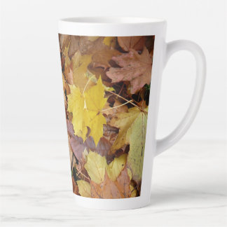 Taza De Café Latte Maple caído deja naturaleza otoño amarilla