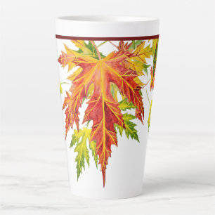 Taza De Café Latte Maple plateado en una gran taza de latte
