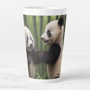 Taza De Café Latte Maravillas caprichosas: Los bebés pandas juegan en