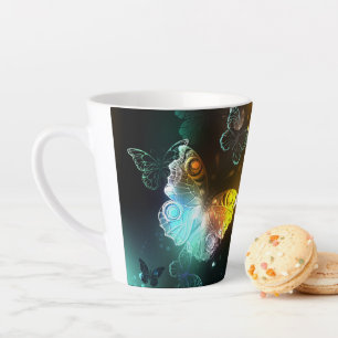 Taza De Café Latte Mariposa luminosa y mariposas nocturnas