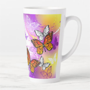 Taza De Café Latte Mariposas monarcas en fondo morado