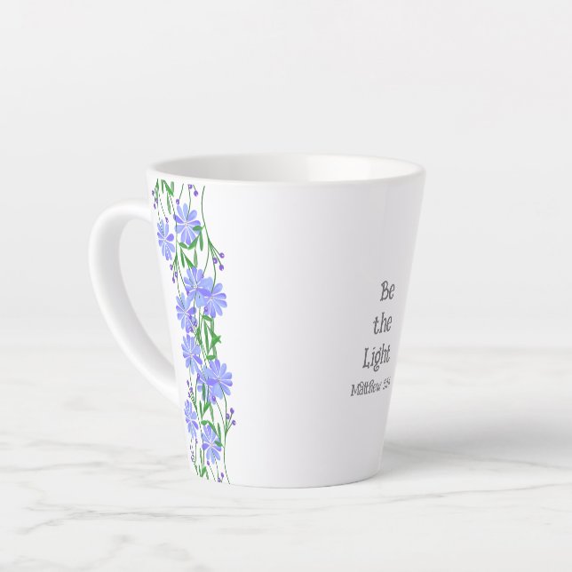 Taza De Café Latte Mateo 5:14 Sé la floral cristiana ligera (Ángulo izquierdo)