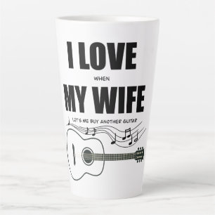 Taza De Café Latte Me encanta cuando mi esposa compra otra guitarra