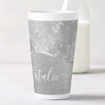 Taza De Café Latte Metálico personalizado del Purpurina de plata Glam<br><div class="desc">Personalice fácilmente esta taza de latte con motivos de purpurina metalizado y glamorosa con su propio nombre personalizado.</div>