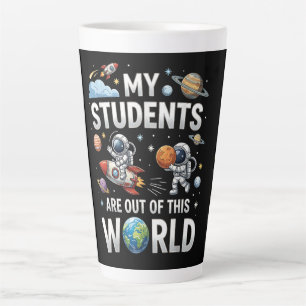 Taza De Café Latte Mis estudiantes están fuera en este mundo espacial
