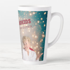 Taza De Café Latte Mis nietos son más cortos, tontos