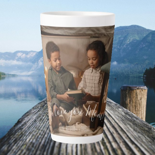 Taza De Café Latte Moderno, te queremos, mamá. Foto de Latte Mug (Modern We Love You Mom Photo Personalized Latte Mug)