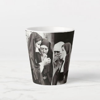 Taza De Café Latte Monjas Fumando la foto vintage Mug