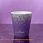 Taza De Café Latte Monograma de Girly Glam Purpurina de Plata Púrpura<br><div class="desc">Monograma de la taza de café Latte con el Purpurina de la espuma morada y plateada. Esto hace que el dulce perfecto cumpleaños 16,  boda,  ducha de novia,  aniversario,  ducha de bebé o fiesta de soltera sea regalo para alguien que ama el lujo glam y los estilos de moda.</div>