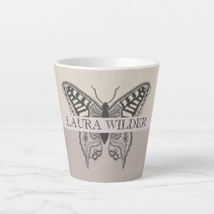 Taza De Café Latte Monograma de nombre de mariposa personalizado