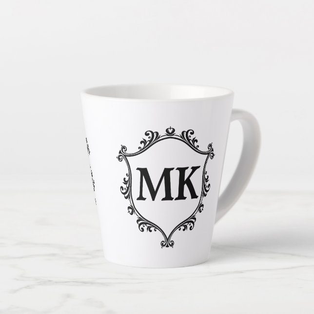 Taza De Café Latte Monograma de nombres personalizados de escudo real (Ángulo derecho)