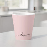 Taza De Café Latte Monograma de Rubor rosado moderno con guión de gaf<br><div class="desc">Monograma de escritura simple negro y Rubor rosado Nombre latte café taza taza. Esto hace que el dulce perfecto cumpleaños 16,  boda,  ducha de novia,  aniversario,  ducha de bebé o fiesta de soltera sea regalo para alguien que ama el lujo glam y los estilos de moda.</div>