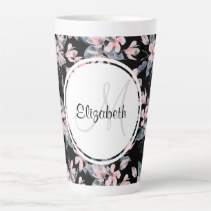 Taza De Café Latte Monograma del patrón acuático floral rosa y gris