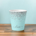 Taza De Café Latte Monograma del Purpurina plateado Verde azulado azu<br><div class="desc">Aqua Blue - Verde azulado y plateado Purpurina Sparkle Script Monograma Nombre latte café taza. Esto hace que el dulce perfecto cumpleaños 16,  boda,  ducha de novia,  aniversario,  ducha de bebé o fiesta de soltera sea regalo para alguien que ama el lujo glam y los estilos de moda.</div>