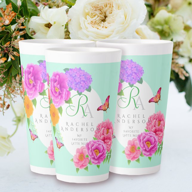 Taza De Café Latte Monograma romántico Peonies Garden Green (Romantic Peonies Garden Monogram Green Latte Mug.)