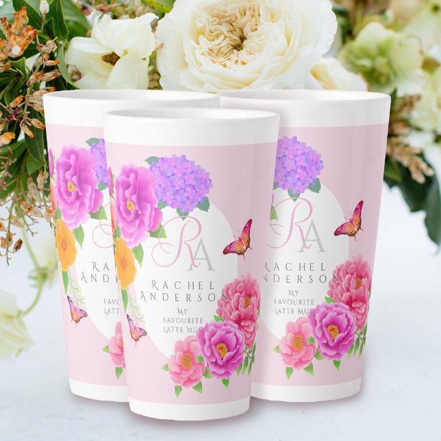 Taza De Café Latte Monograma romántico Peonies Garden Pink (Romantic Peonies Garden Monogram Pink Latte Mug.)