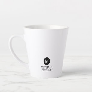 Taza De Café Latte Monograma y nombre clásicos de los Groomsmen perso