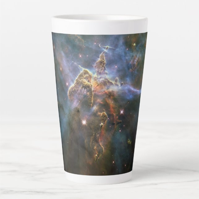Taza De Café Latte Montaña mística en el espacio hubble de la nebulos (Anverso)