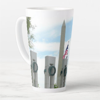 Taza De Café Latte Monumento a Washington y Monumento a la Segunda Gu