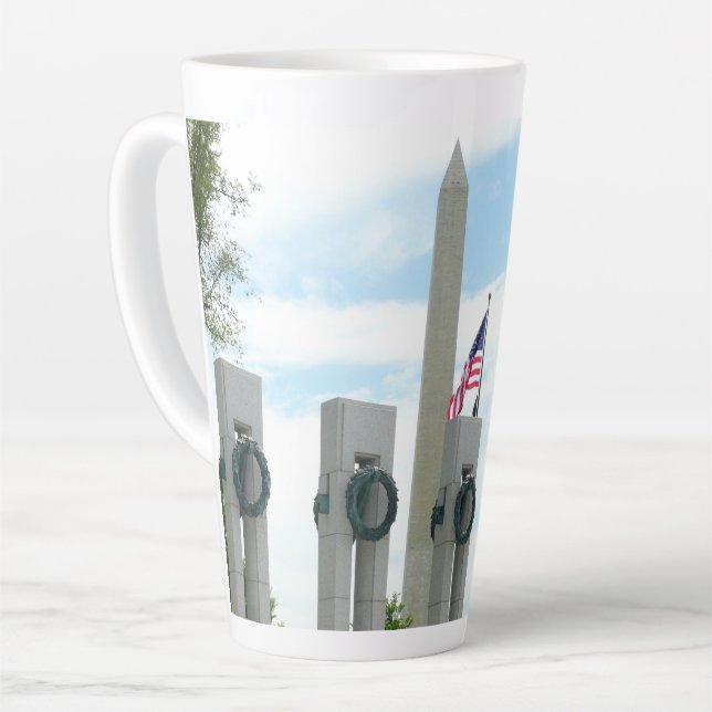 Taza De Café Latte Monumento a Washington y Monumento a la Segunda Gu (Ángulo izquierdo)