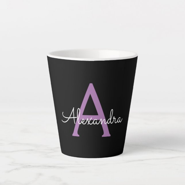 Taza De Café Latte Morado Black Script Girly Monograma Nombre (Anverso)