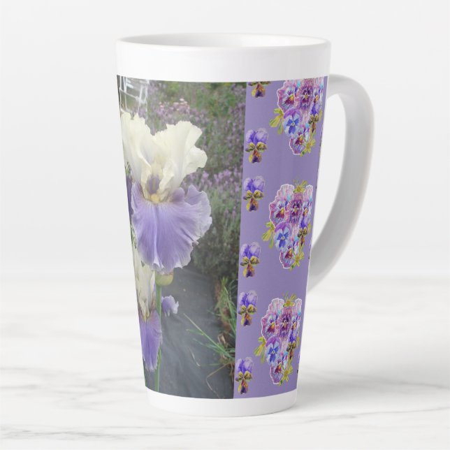 Taza De Café Latte Morado Iris Irias florido jardín Latte Mug (Ángulo derecho)
