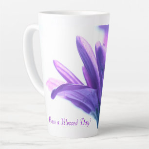 Taza De Café Latte Morado Pétalos Bienaventurados Día Latte Mug