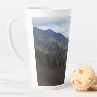 Taza De Café Latte Morton con vistas a las montañas de los Grandes Ah