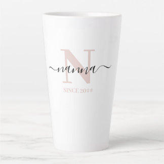 Taza De Café Latte Nanna Elegant Script Monograma Rubor Pink