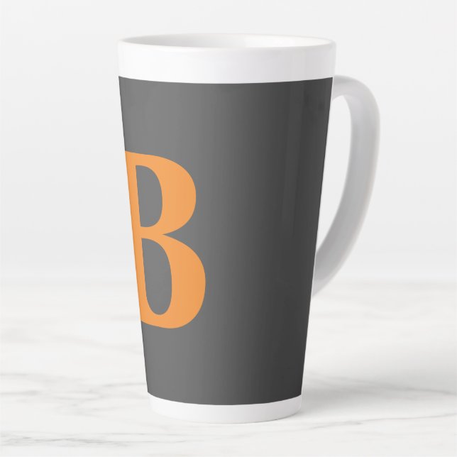 Taza De Café Latte Naranja gris moderno monogramado profesional (Ángulo derecho)