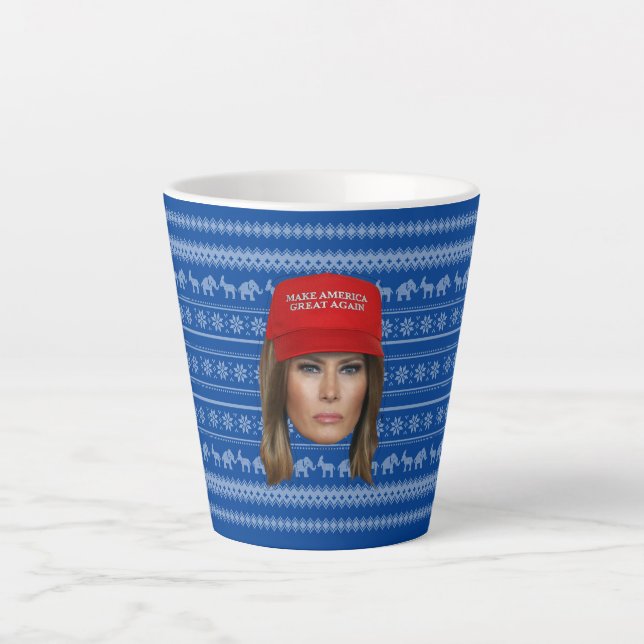Taza De Café Latte Navidades de Melania Trump MAGA (Anverso)