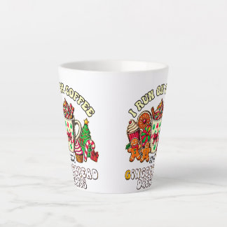 Taza De Café Latte Navidades Latte mug corriendo sobre café y pan de
