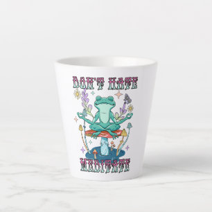 Taza De Café Latte "No odies, medita" Rana y floral pacífica