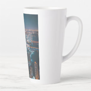 Taza De Café Latte Noche: impresionantes luces de la ciudad y frente