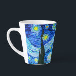 Taza De Café Latte Noche Van Gogh Starry<br><div class="desc">Latte Mug presenta la pintura al óleo de Vincent van Gogh La noche estrellada (1889). Inspirado por su estancia en un asilo,  el arte representa un pueblo bajo un cielo nocturno de estrellas y luna azul y amarilla. Un gran regalo para los aficionados al post-impresionismo y al arte holandés.</div>