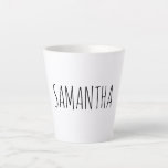 Taza De Café Latte Nombre de la tipografía moderna<br><div class="desc">Un moderno y peculiar nombre tipo de letra mug. agrega tu propio nombre o iniciales. Si prefiere elegir entre muchas otras tipografías.</div>