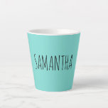Taza De Café Latte Nombre de tipografía moderna Verde azul<br><div class="desc">Un moderno y peculiar nombre de tipo de letra con fondo verde azul. agrega tu propio nombre o iniciales. Si prefiere elegir entre muchas otras tipografías.</div>