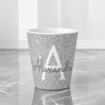 Taza De Café Latte Nombre del monograma del Purpurina de espuma plate<br><div class="desc">Lujoso Purpurina de espuma plateado Girly Moda Monograma Nombre y Café Latte Inicial o Tea Mug. La taza monogramada hace la ducha nupcial perfecta,  la fiesta de la soltera,  el cumpleaños dulce 16 o el regalo de los Navidades para alguien que ama el oro subió.</div>