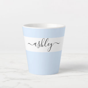 Taza De Café Latte Nombre Elegante en Tipografía Script Azul Polvo