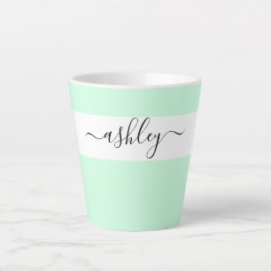 Taza De Café Latte Nombre elegante en tipografía script verde menta
