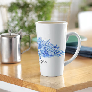 Taza De Café Latte Nombre, Flores y hojas tropicales azul cobalto