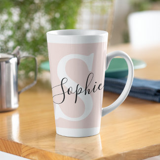 Taza De Café Latte Nombre personalizado moderno Monograma Pastel rosa