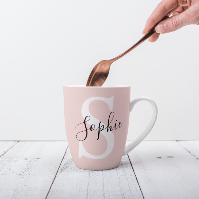 Taza De Café Latte Nombre personalizado moderno Monograma Pastel rosa (Subido por el creador)